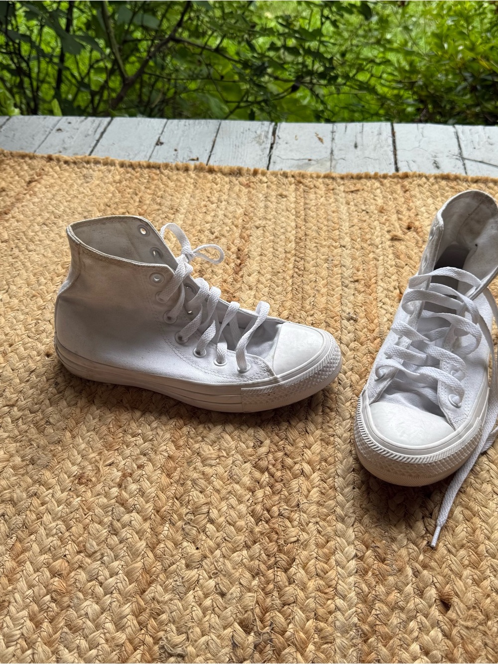 Converse All Star’s Chuck Taylor Hi Top CLEAN White Size 4 Mens 6 Womens Mono